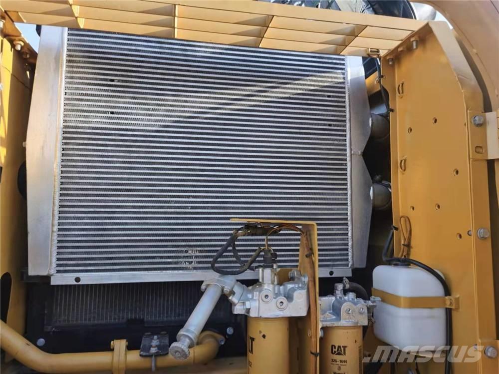 CAT 326D Lánctalpas kotrók