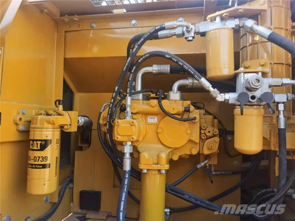 CAT 326D Lánctalpas kotrók