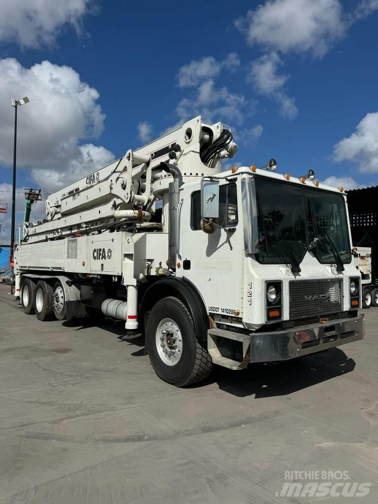 Mack MR 688 S Egyéb