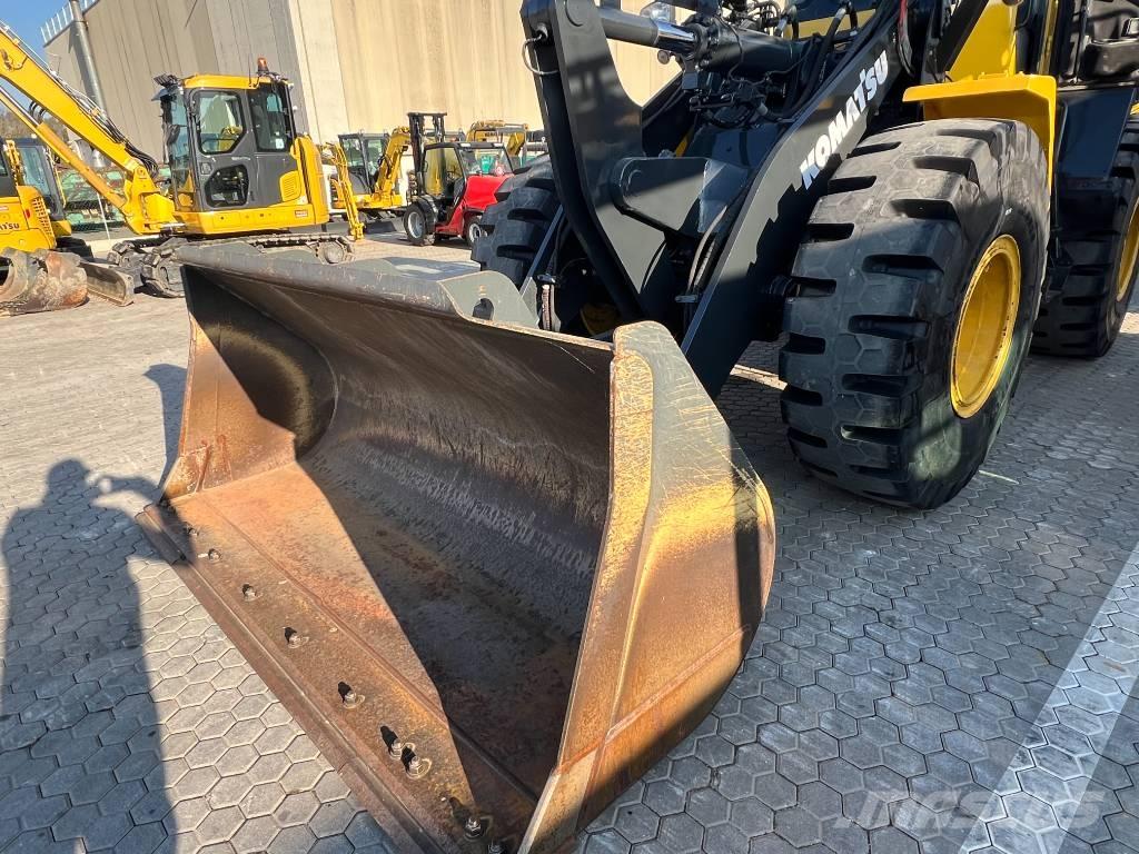 Komatsu WA 250 PZ-6 Gumikerekes homlokrakodók