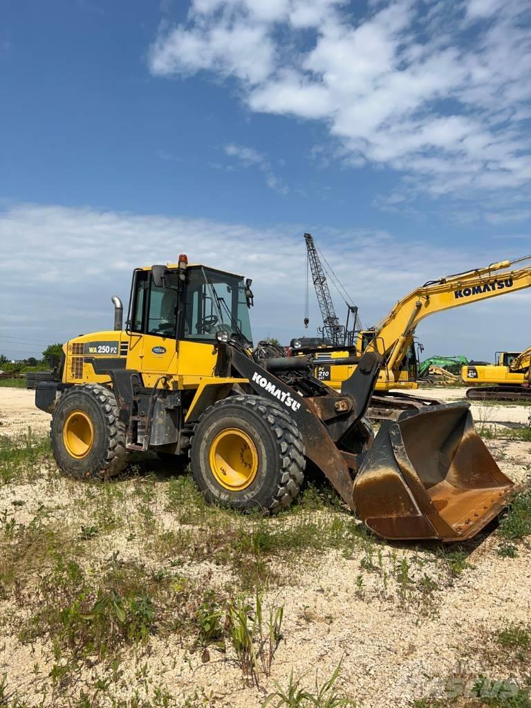 Komatsu WA 250 PZ-6 Gumikerekes homlokrakodók