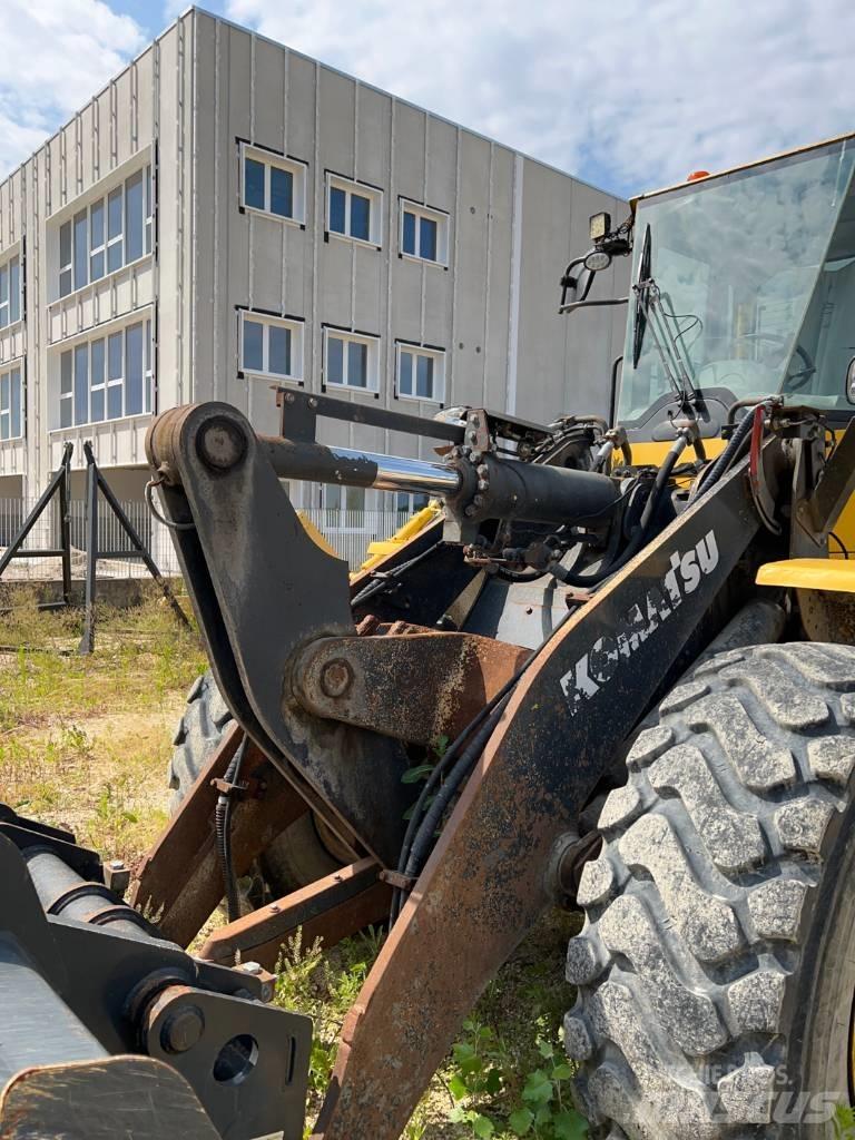 Komatsu WA 250 PZ-6 Gumikerekes homlokrakodók