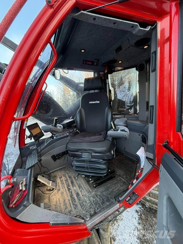 Komatsu 901 XC Betakarítók