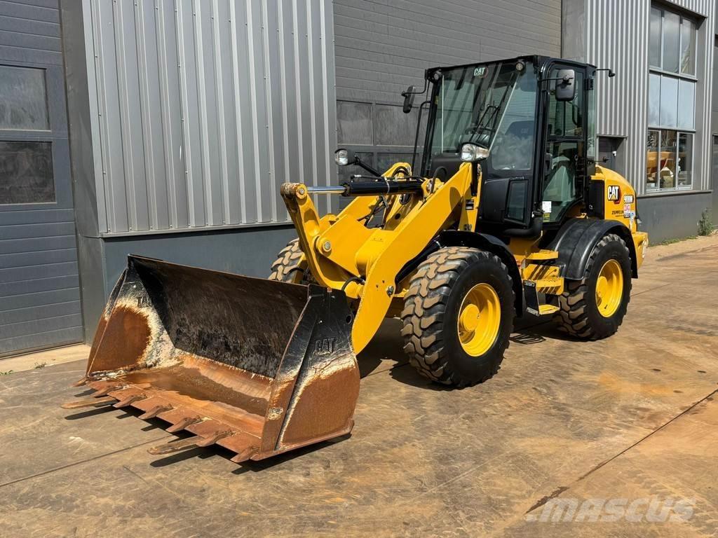 CAT 908M Gumikerekes homlokrakodók