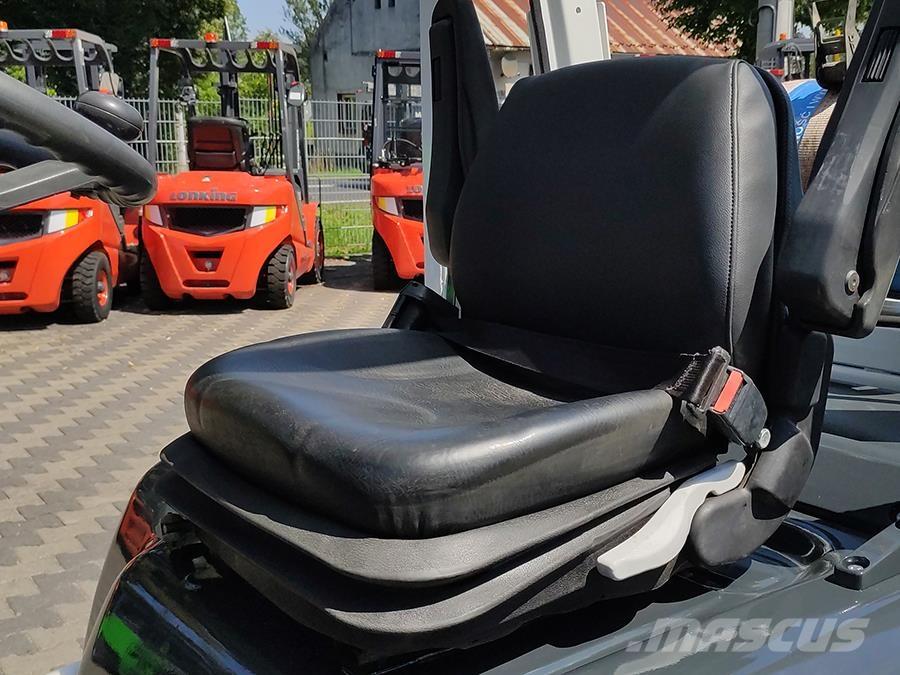 Nissan U1D2A25LH Gázüzemű targoncák