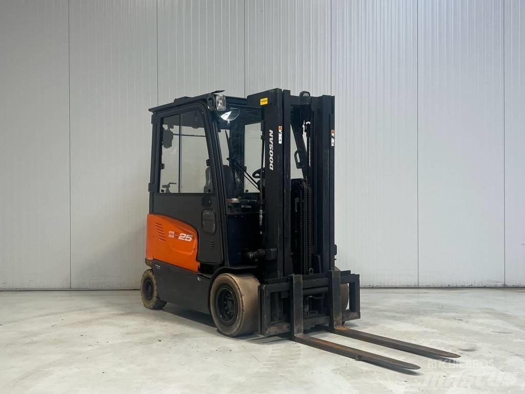 Doosan B25X-7 Elektromos targoncák
