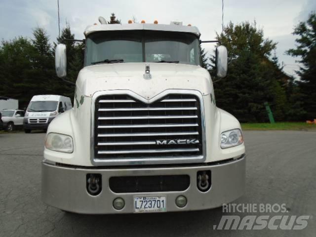 Mack CXU 613 Nyergesvontatók