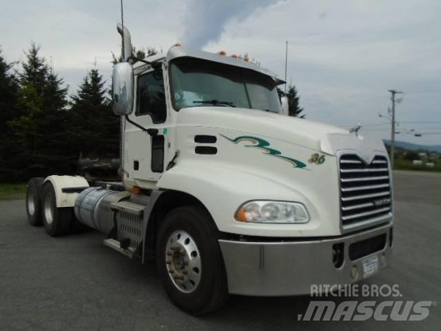 Mack CXU 613 Nyergesvontatók