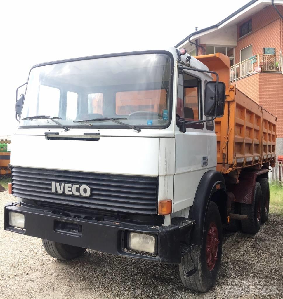 Iveco 330-26 Billenő teherautók