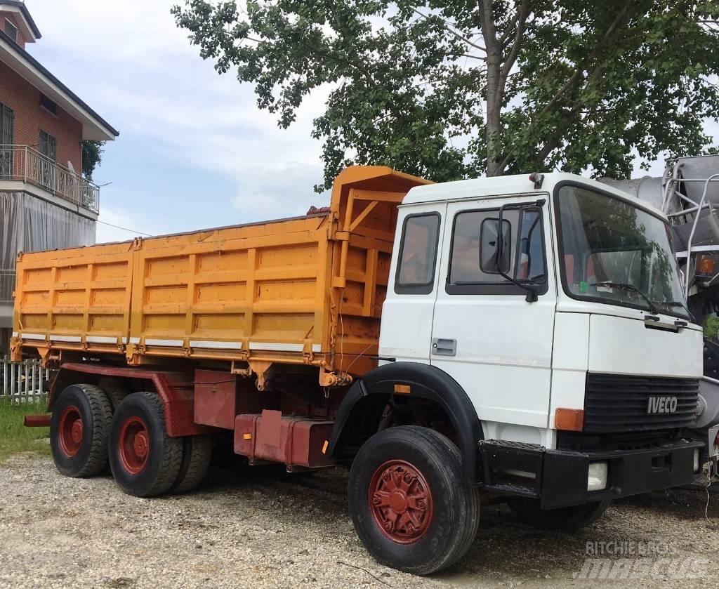 Iveco 330-26 Billenő teherautók
