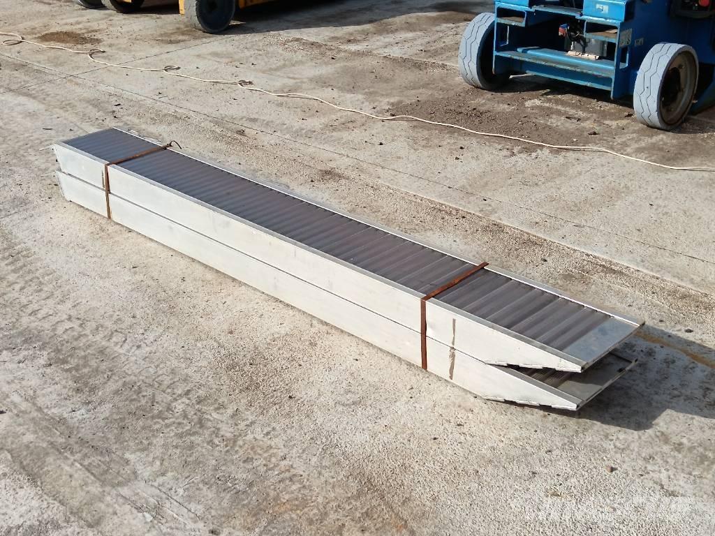  Defenitive CLM Haszonjárművek - Egyéb