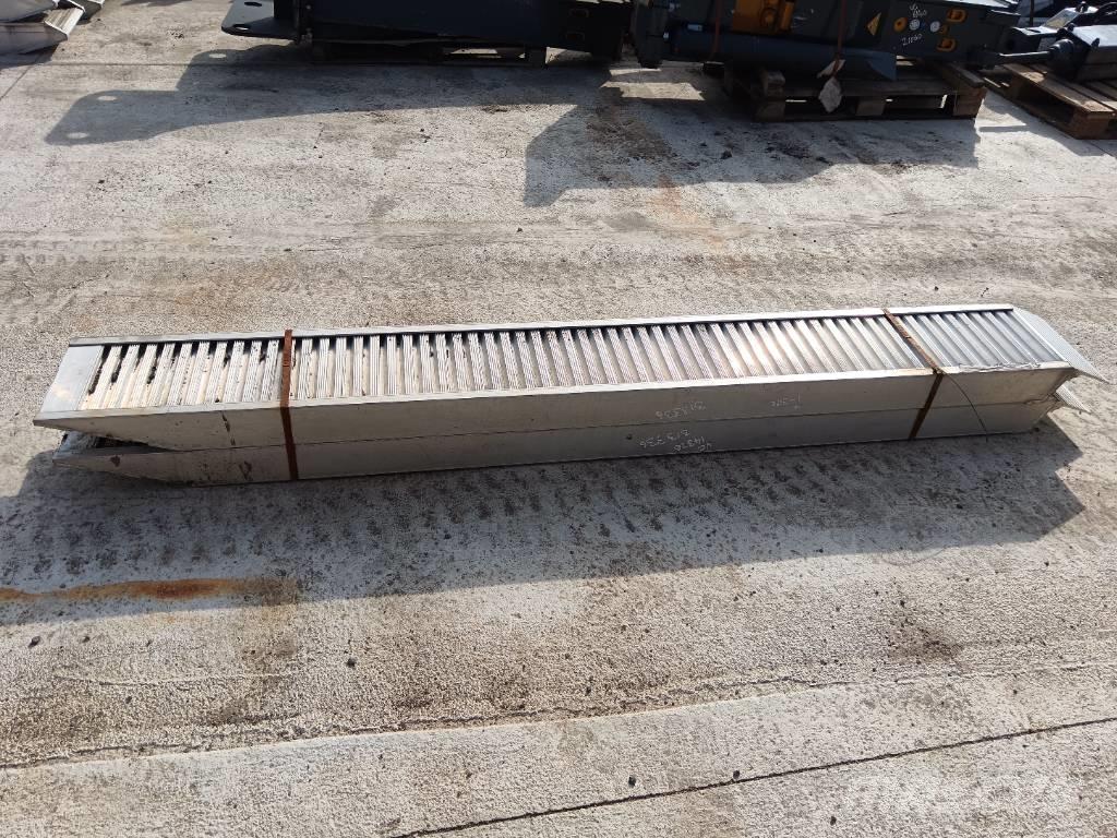  Defenitive CLM Haszonjárművek - Egyéb