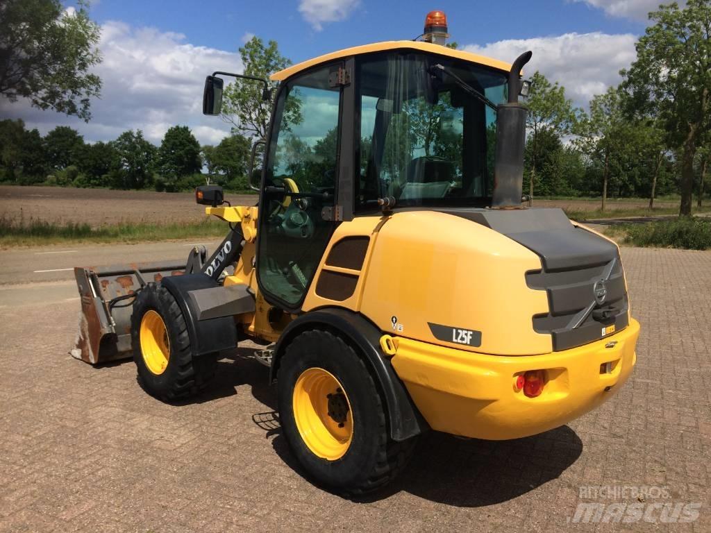 Volvo L 25 F Gumikerekes homlokrakodók