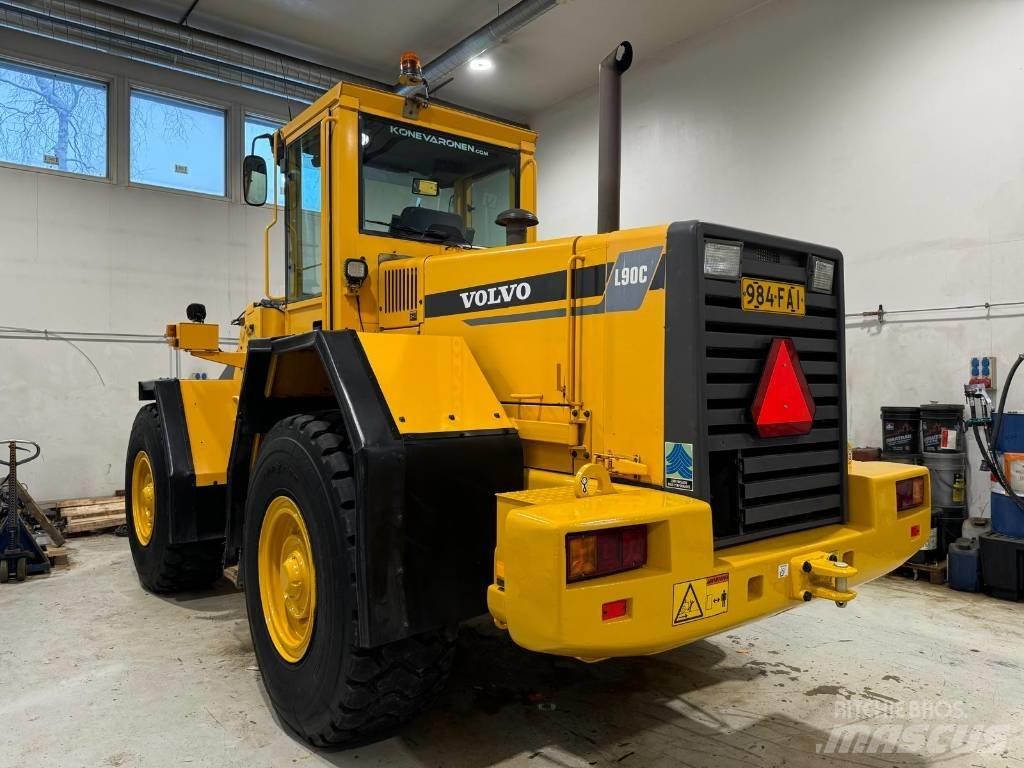 Volvo L 90C Gumikerekes homlokrakodók