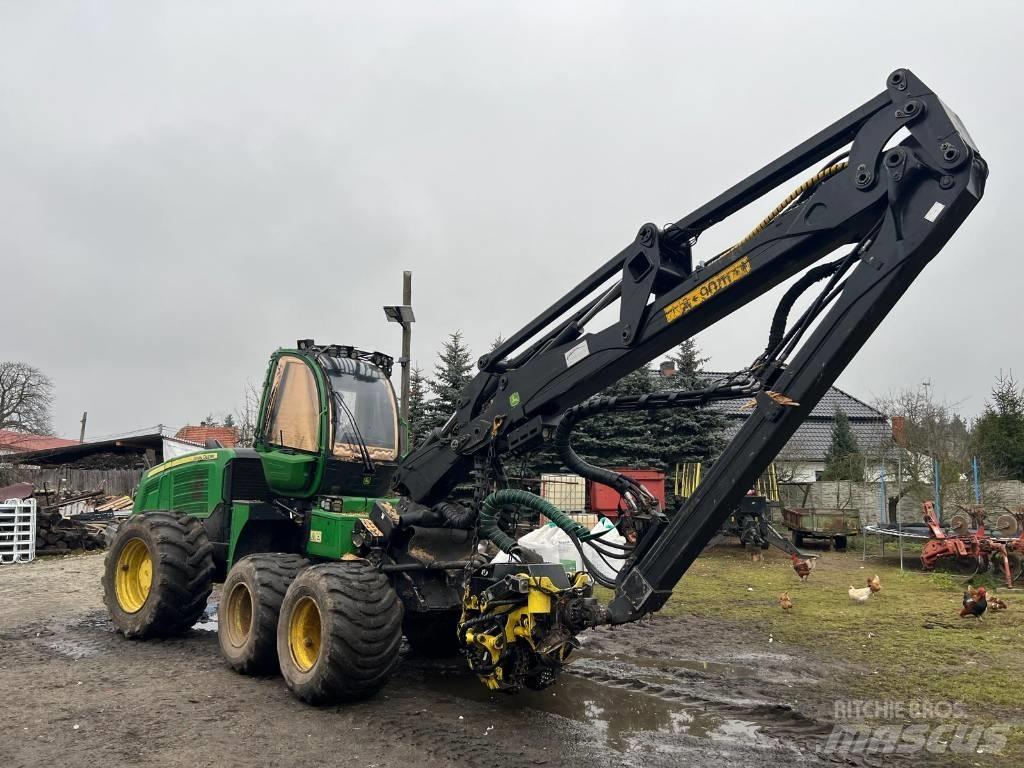 John Deere 1170 E Betakarítók