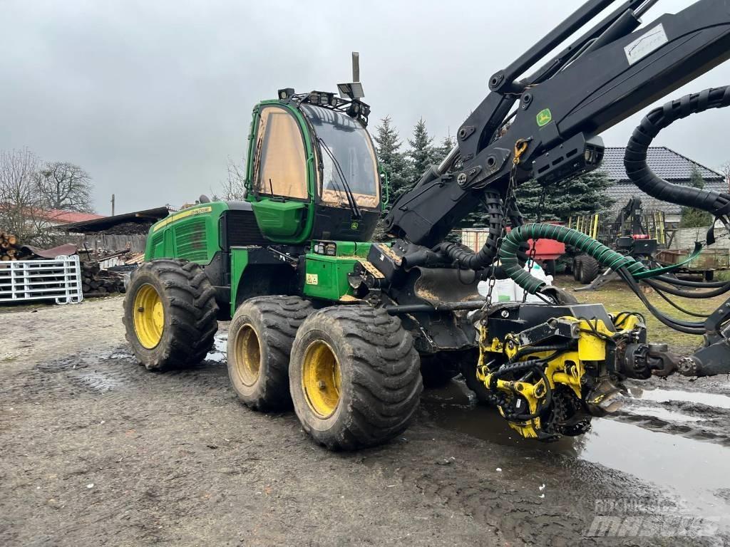 John Deere 1170 E Betakarítók