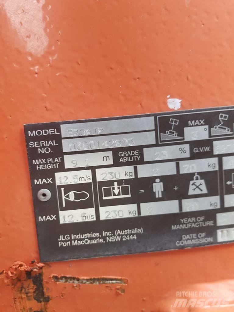 JLG E300 AJP Karos emelők