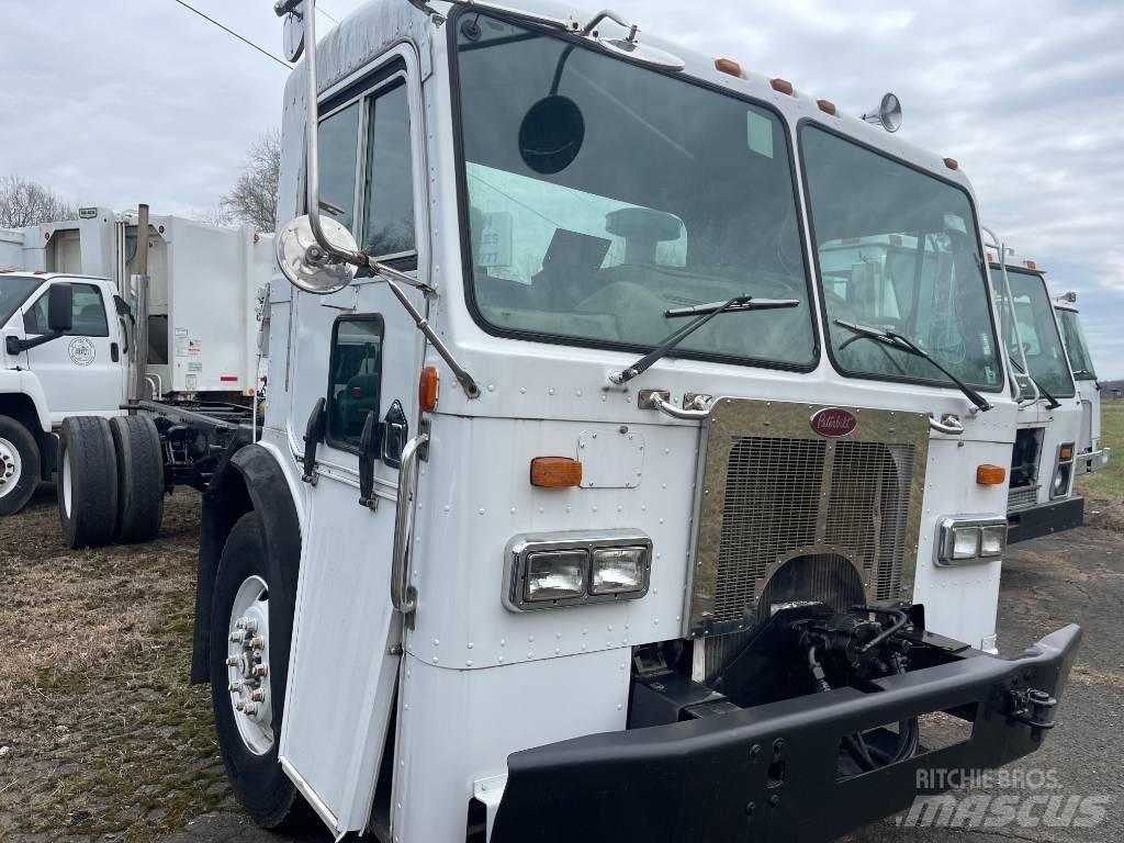 Peterbilt 320 Fülkés alváz