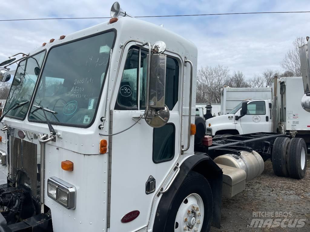 Peterbilt 320 Fülkés alváz