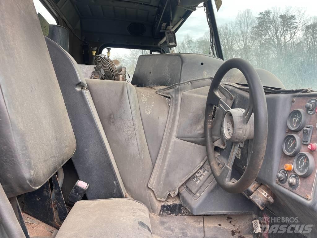 Peterbilt 320 Fülkés alváz