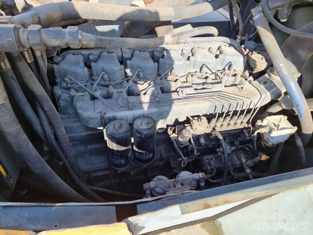 Liebherr 556 Gumikerekes homlokrakodók