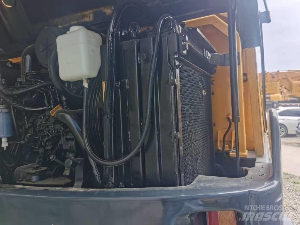 Hyundai r60w Gumikerekes kotrók