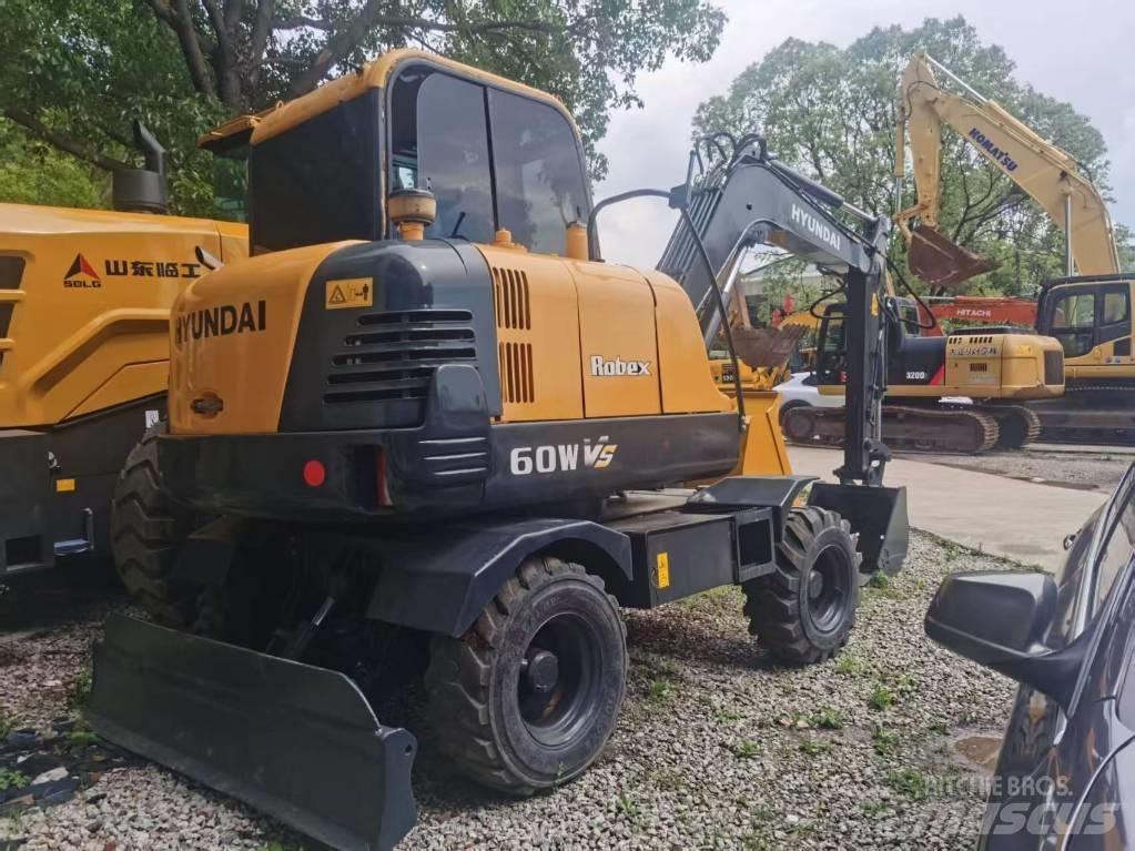Hyundai r60w Gumikerekes kotrók