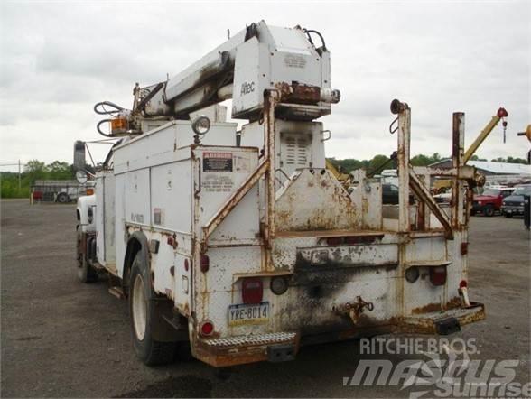 Altec D845B Teherautóra szerelt emelők és állványok