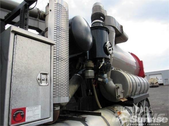 Vactor 2100 Üzemanyag tartályok