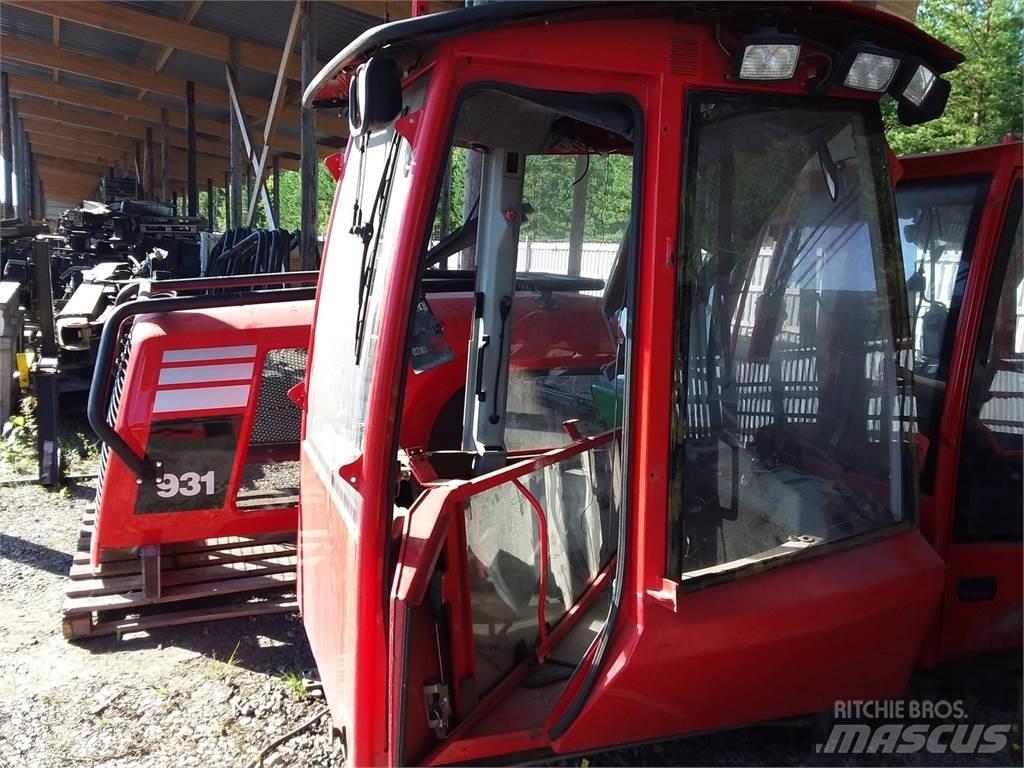 Komatsu 875 Vezetőfülke és belső tartozékok