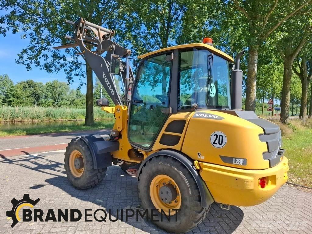 Volvo L28F Gumikerekes homlokrakodók