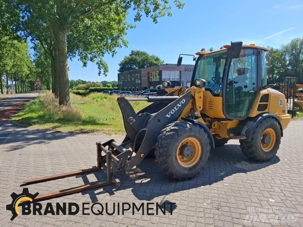 Volvo L28F Gumikerekes homlokrakodók