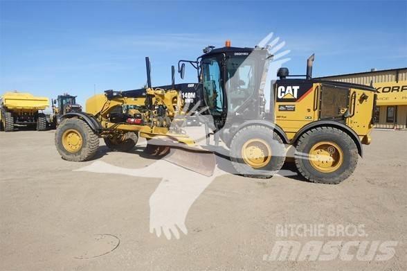 CAT 140M AWD Gréderek