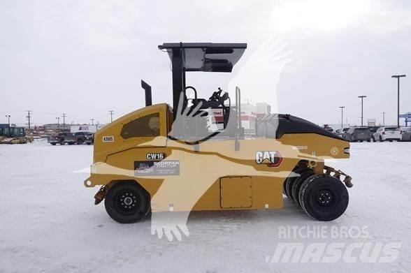 CAT CW16 Pneumatikus kerekes hengerek