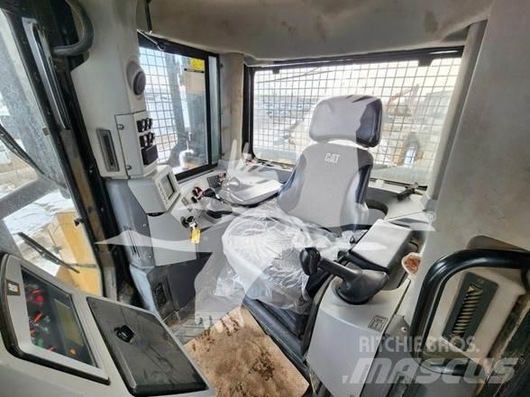 CAT D8T lánctalpas dózerek