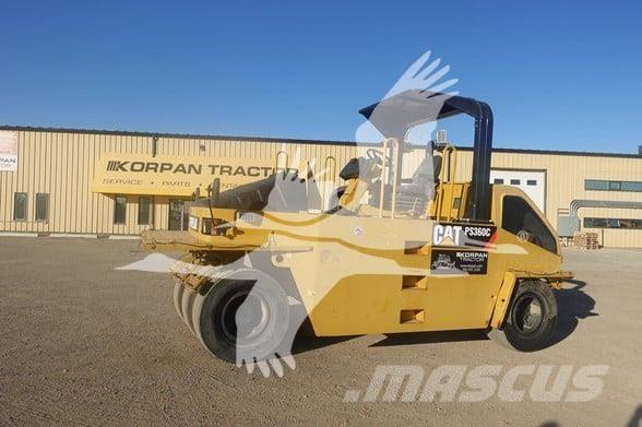CAT PS-360C Pneumatikus kerekes hengerek