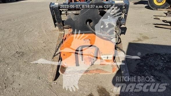 NPK C8C C8100 Vontatott vibrátoros hengerek