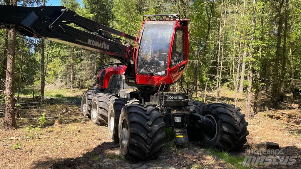 Komatsu 931 XC Betakarítók