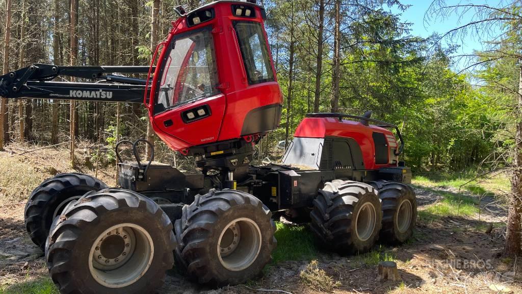 Komatsu 931 XC Betakarítók