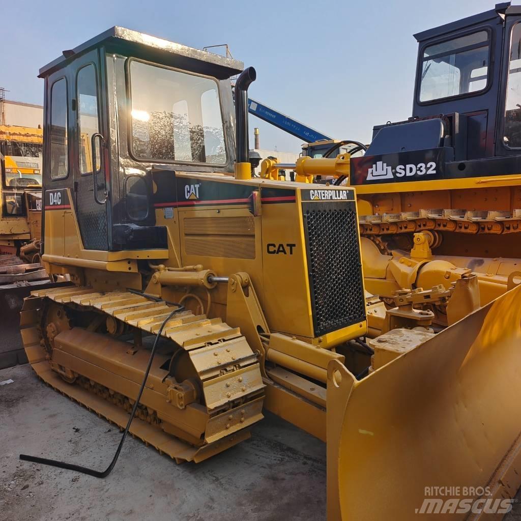 CAT D 4 C lánctalpas dózerek