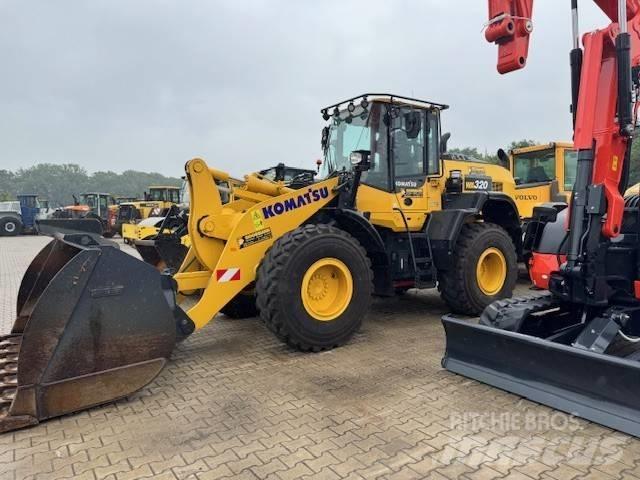Komatsu WA 320 Gumikerekes homlokrakodók