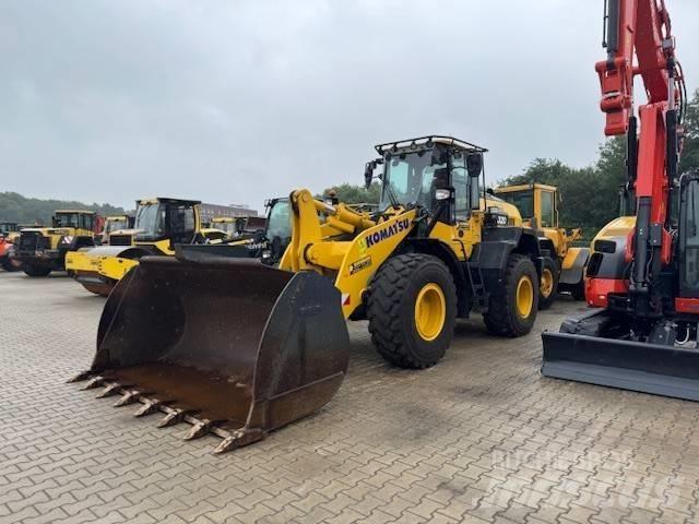 Komatsu WA 320 Gumikerekes homlokrakodók