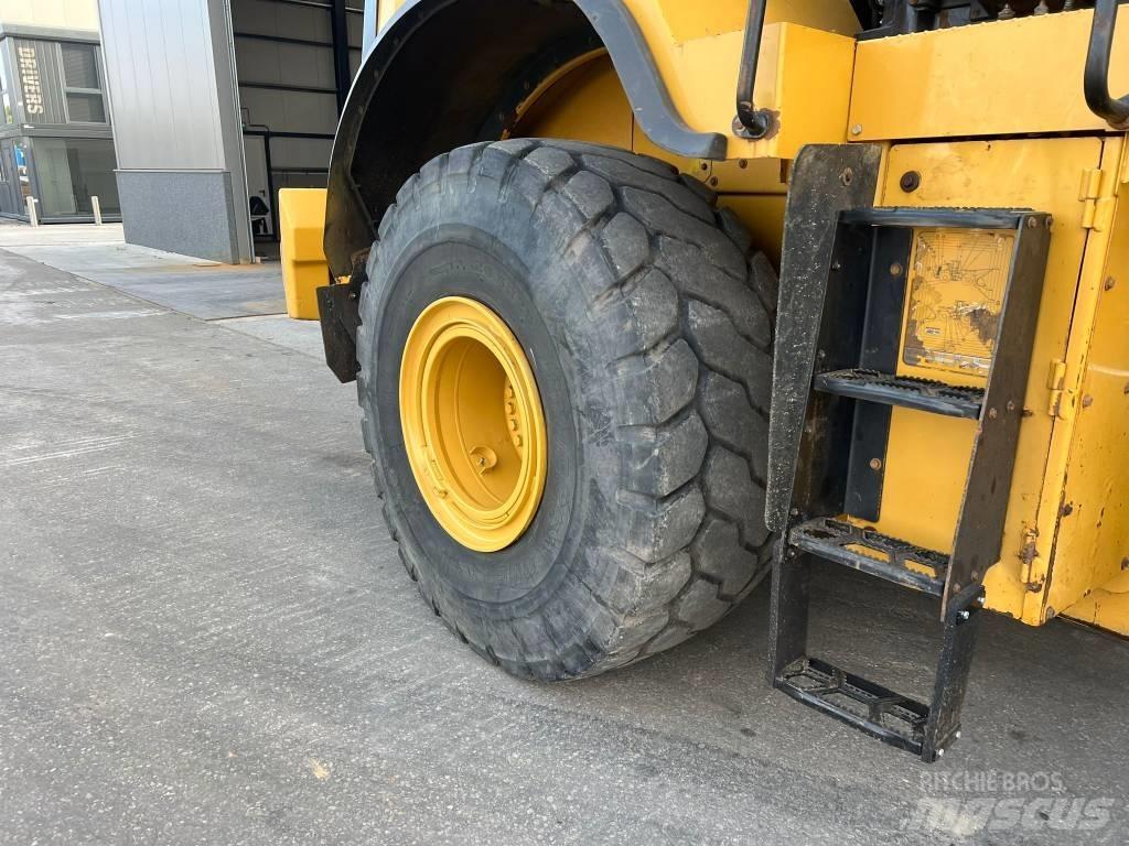 CAT 966 M XE Gumikerekes homlokrakodók