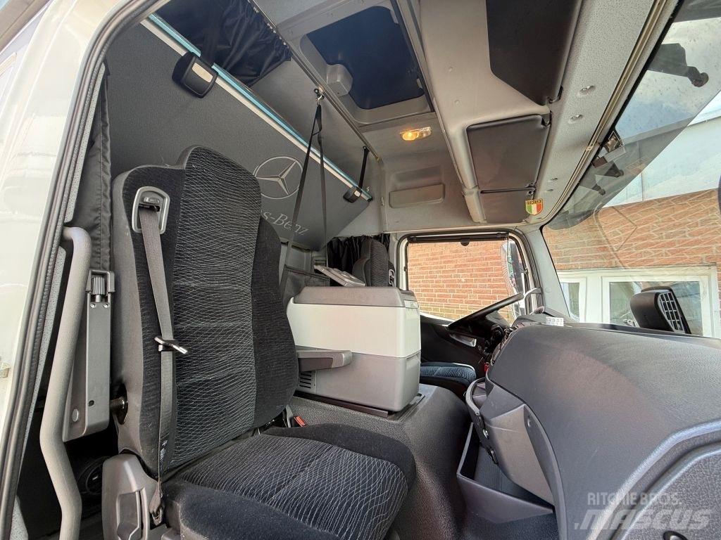 Mercedes-Benz 1530L Elhúzható ponyvás