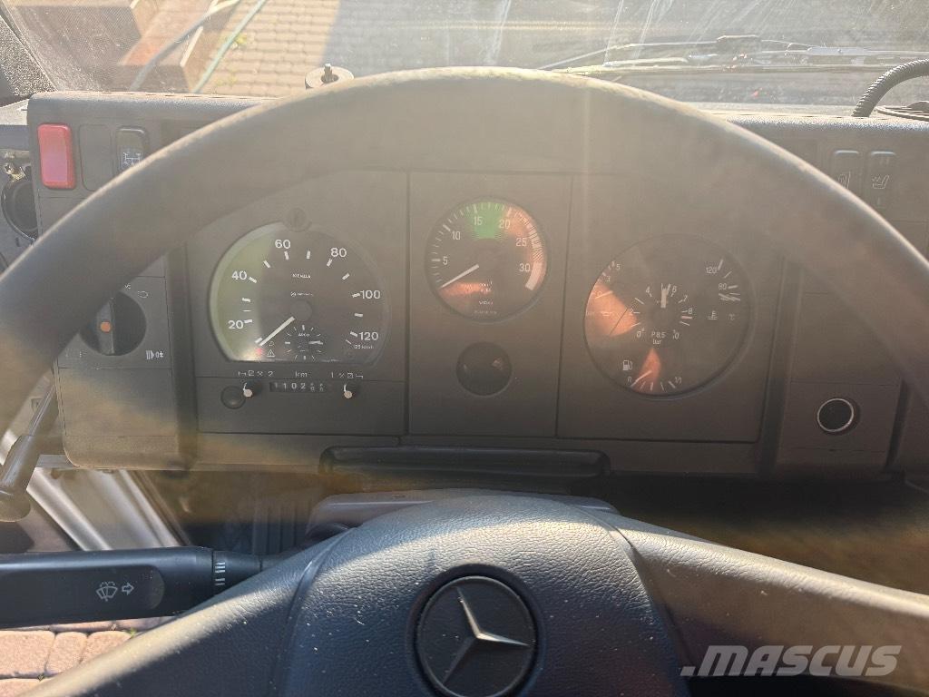 Mercedes-Benz 817 Teherautóra szerelt emelők és állványok