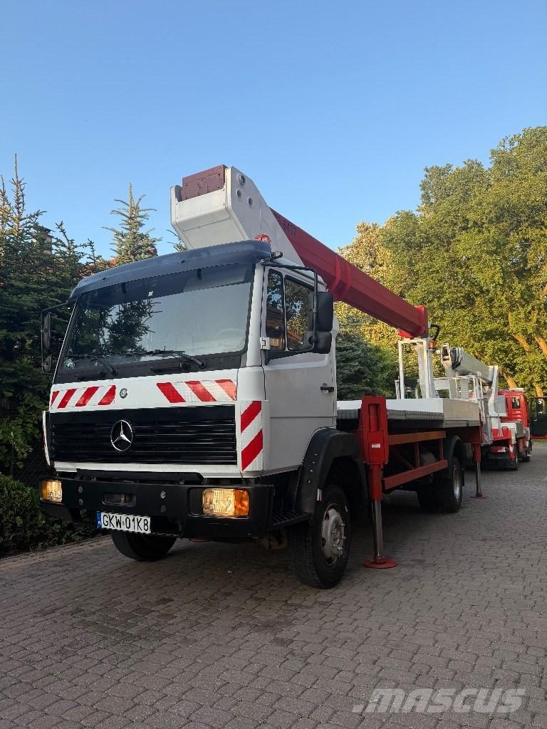 Mercedes-Benz 817 Teherautóra szerelt emelők és állványok