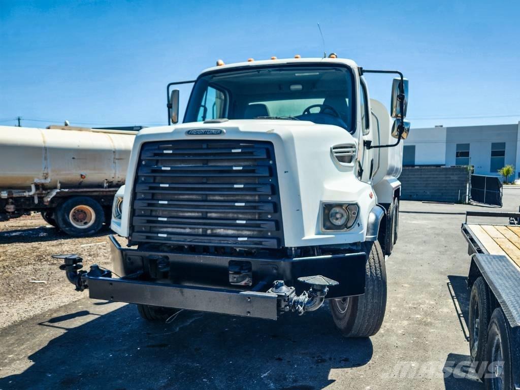 Freightliner 108 SD Vízszállító teherautók