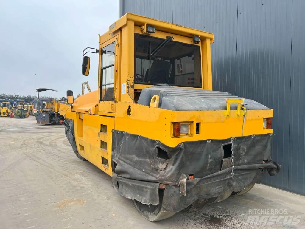 CAT PS300B Pneumatikus kerekes hengerek