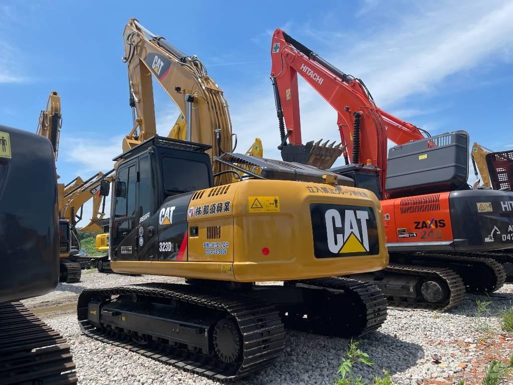CAT 323D2 Lánctalpas kotrók