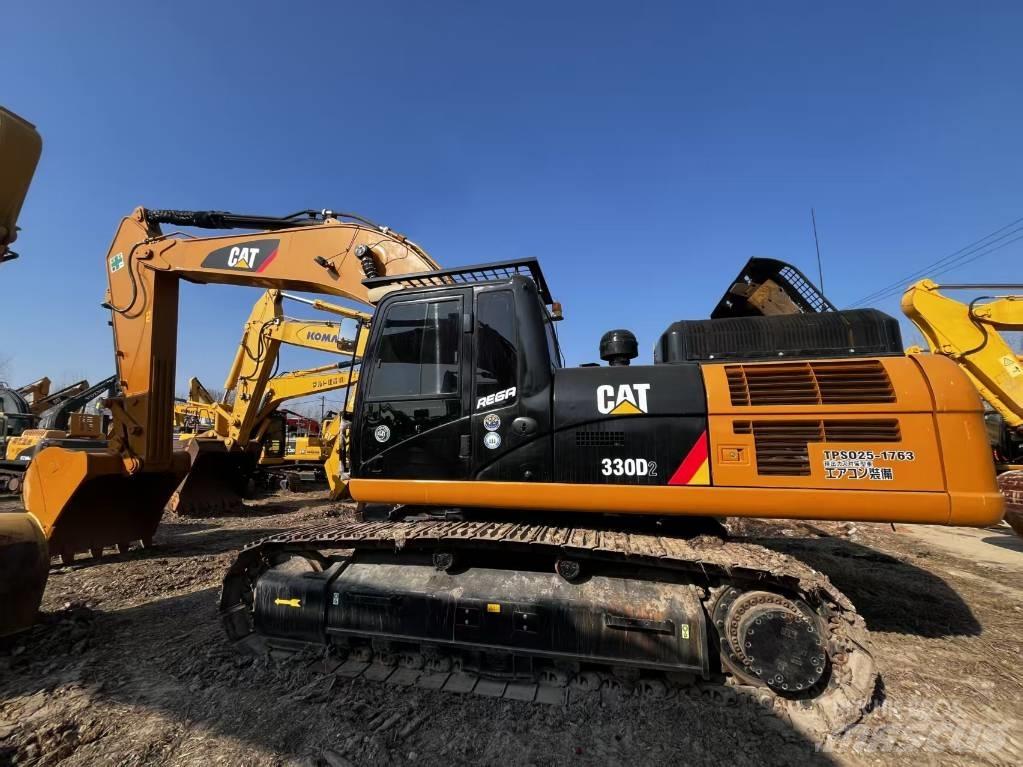 CAT CAT330D2 Közepes (midi) kotrók 7 t - 12 t